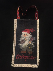 Scandinavian V&auml;lkommen Cloth Hanger